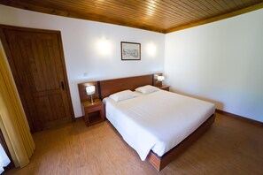 9 bedrooms, desk, iron/ironing board, free WiFi - In Gerês, in harmony with nature! (Valdozende)