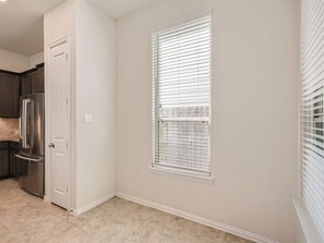 Interior - Meticulously-maintained 3-BR Townhouse w/ Backyard ~ Double-Story! (Richmond)