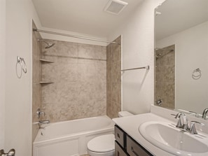Bathroom - Meticulously-maintained 3-BR Townhouse w/ Backyard ~ Double-Story! (Richmond)