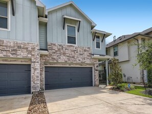 Exterior - Meticulously-maintained 3-BR Townhouse w/ Backyard ~ Double-Story! (Richmond)