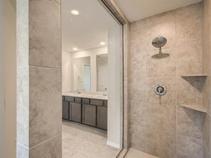Bathroom - Meticulously-maintained 3-BR Townhouse w/ Backyard ~ Double-Story! (Richmond)