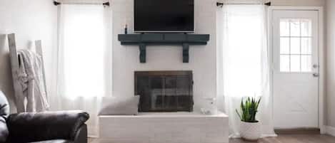 Smart TV, fireplace