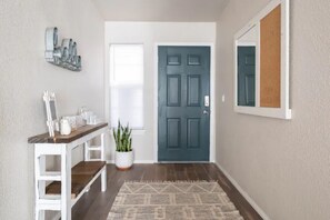 Interior - *Discount* Fast Wifi, Beautiful Home near Route 66, Palo Duro Canyon, & Shopping (Amarillo)