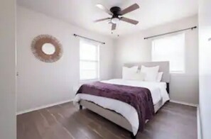 3 bedrooms, travel cot, free WiFi, bed sheets - *Discount* Fast Wifi, Beautiful Home near Route 66, Palo Duro Canyon, & Shopping (Amarillo)