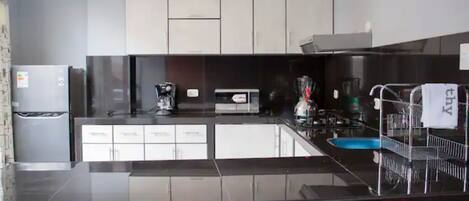 Fridge, microwave, stovetop, dishwasher