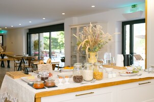 Desayuno continental incluido todos los días 