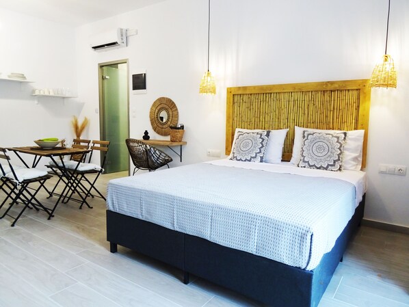 家庭开间 | 办公桌、笔记本电脑工作区、隔音、熨斗/熨衣板