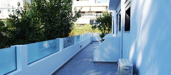 カラス・レジデンス