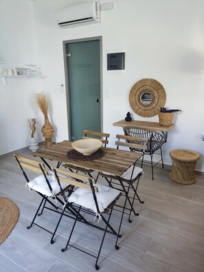 Familiestudio | Skrivebord, skrivebord for bærbar PC, lydisolert og strykejern/-brett