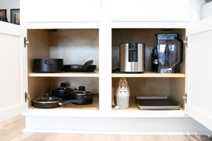 Interior - King Bed - Downtown Gilbert - Hot Tub, Pool, Entertainment, Arcades + Projector! (Gilbert)