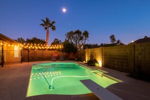 Outdoor pool - King Bed - Downtown Gilbert - Hot Tub, Pool, Entertainment, Arcades + Projector! (Gilbert)