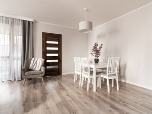 Departamento Deluxe, 2 habitaciones, vista al mar | Sábanas de algodón egipcio y ropa de cama de alta calidad