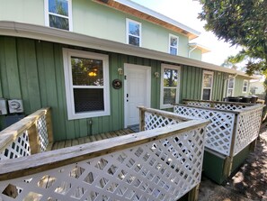 Property grounds - Sandpiper Wing * 1st Flr * Downtown * Clean (Cedar Key)