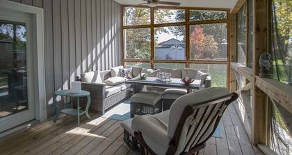 Big Fun Little Cottage - Cozy Cottage in Walking Distance to Beach and Town