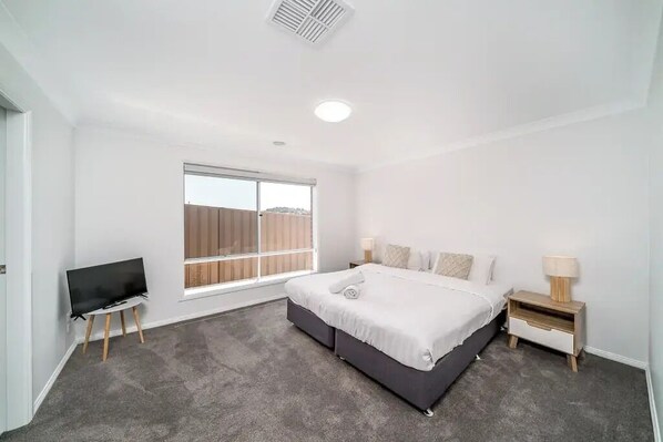 3 bedrooms, iron/ironing board, free WiFi, bed sheets