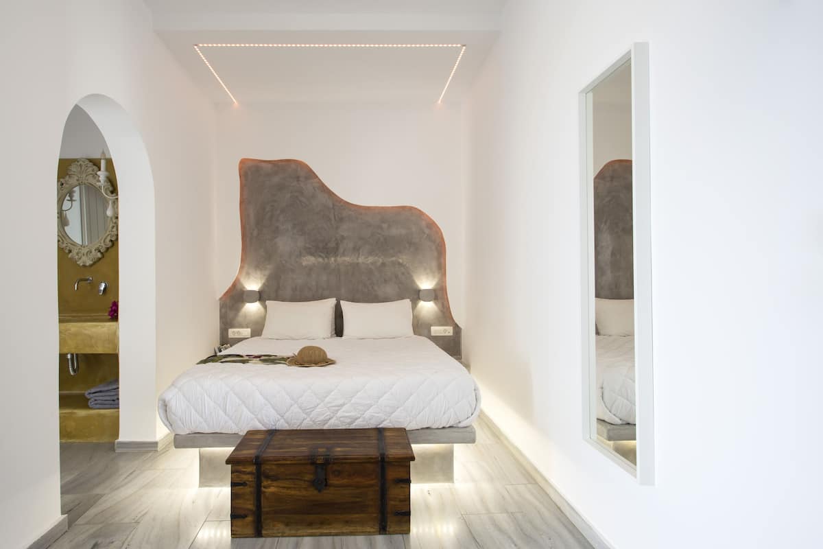 Premium Room with Sea View | 1 bedroom, in-room safe, laptop workspace, iron/ironing board