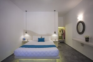 In-room safe, laptop workspace, iron/ironing board, free WiFi - TheArtemis - Perissa Hotel (Santorini)