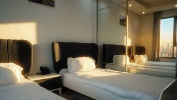 Laptop workspace, soundproofing, iron/ironing board, free WiFi