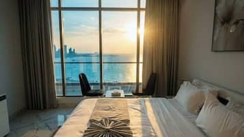 Laptop workspace, soundproofing, iron/ironing board, free WiFi