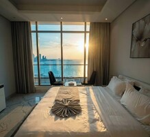 Apartamento familiar | Espacio para trabajar con un portátil y sistema de insonorización