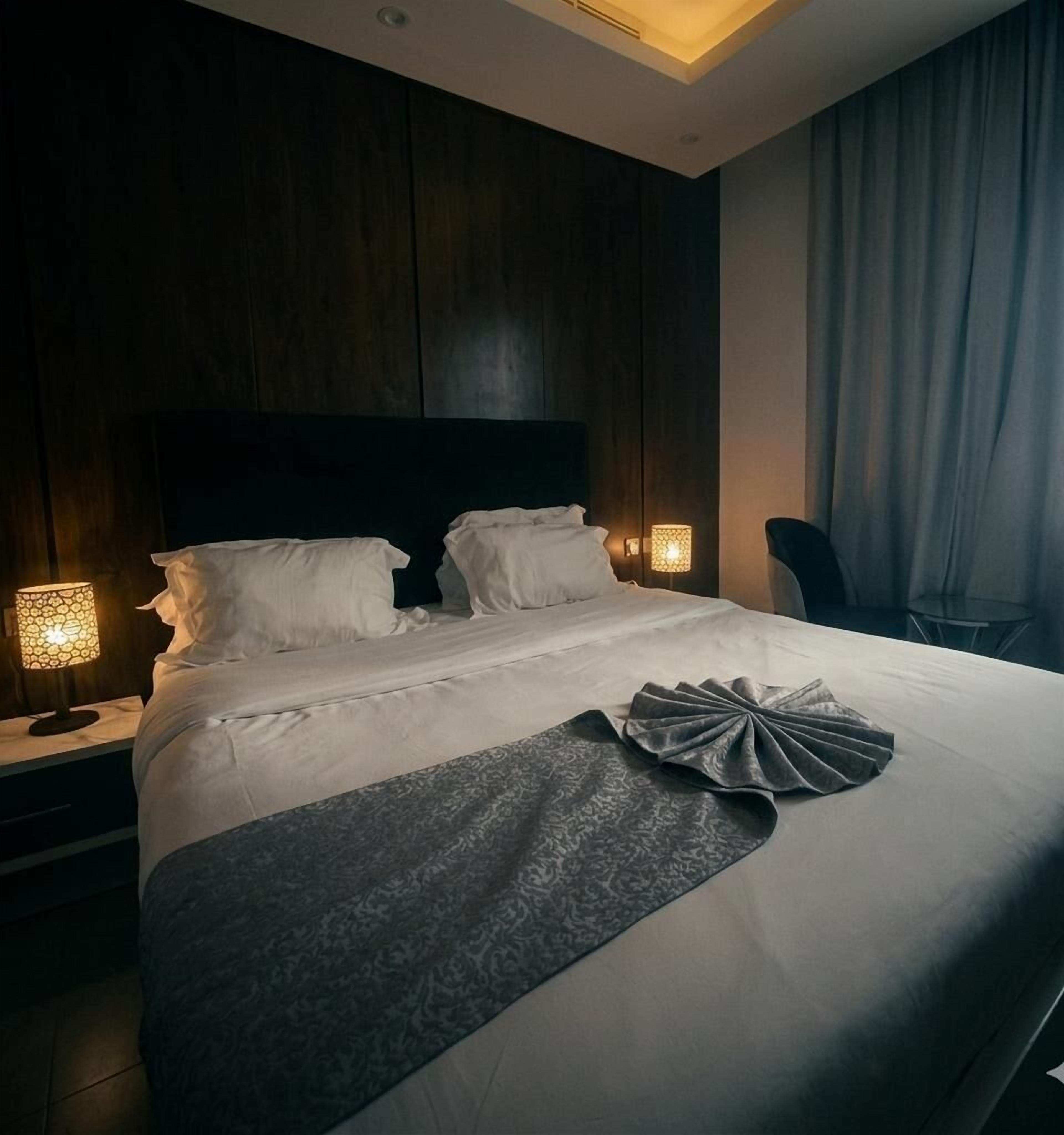 Laptop workspace, soundproofing, iron/ironing board, free WiFi