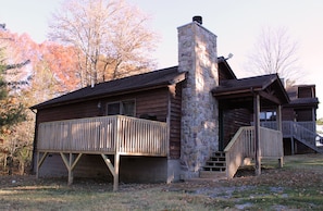 Exterior - Winetrail Cabin - SIU, Giant City SP, Shawnee Forest, & Cedar Lake minutes away! (Makanda)