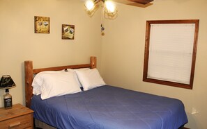 2 室のベッドルーム、アイロン / アイロン台、WiFi (無料)、ベッドシーツ