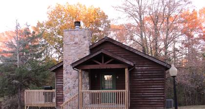 Winetrail Cabin - SIU, Giant City SP, Shawnee Forest, & Cedar Lake minutes away!