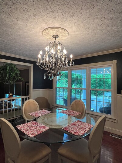 Cheerful Three Bedroom Residential Home