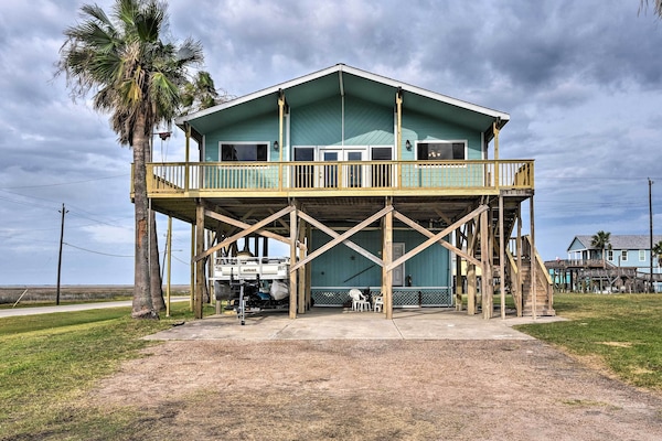 Freeport Vacation Rental | 3BR | 2BA | 1,250 Sq Ft | Stairs Required to Enter