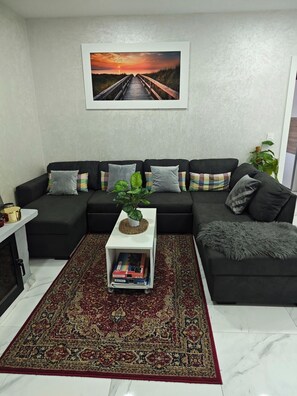 Una Smart TV, una chimenea