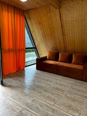 Una Smart TV, una chimenea