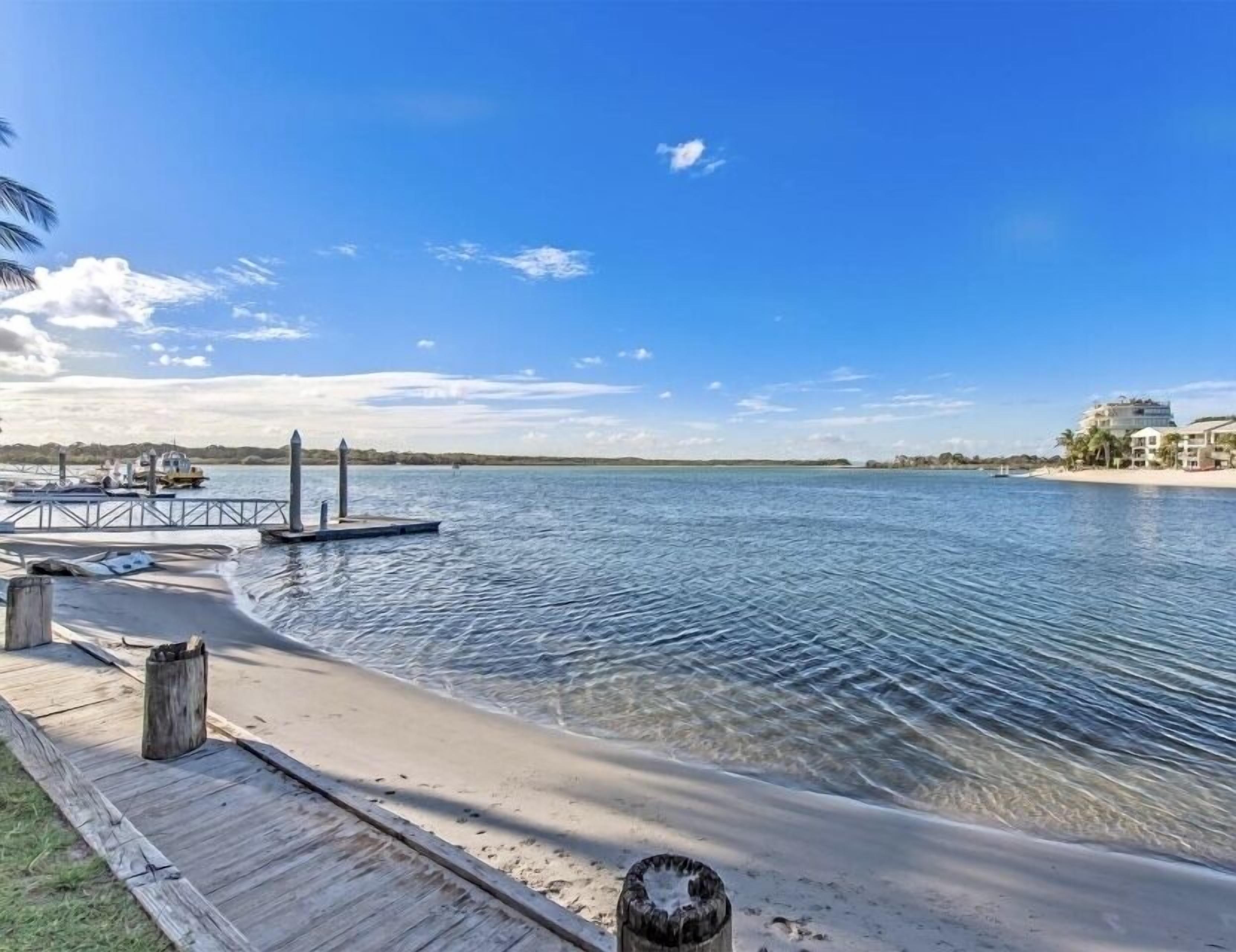 Nær stranden og strandhåndklær