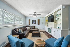 Smart-TV, bordtennis og bøker