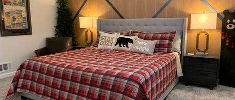 3 makuuhuonetta, työpöytä, ilmainen Wi-Fi, vuodevaatteet