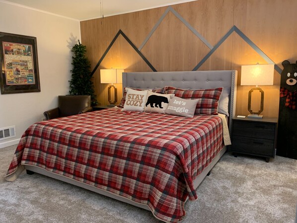 3 室のベッドルーム、デスク、WiFi (無料)、ベッドシーツ