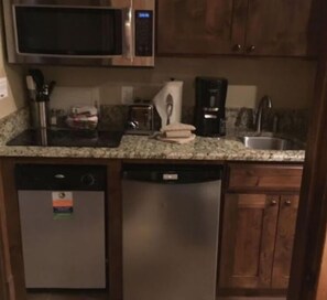 Microwave, dishwasher, coffee/tea maker, toaster