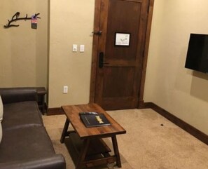 Unclassified image, 3 of 8, button