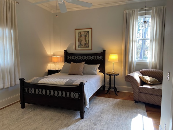 2 bedrooms, free WiFi, bed sheets - Creole-style Cottage near Fish River (Summerdale)