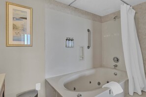 Combined shower/bathtub, hair dryer, towels - Award-Winning Resort Amenities | Shipwatch 308B (Isle of Palms)