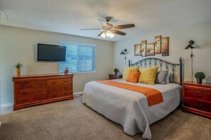 3 bedrooms, iron/ironing board, free WiFi, bed sheets - The Industrial - Pet Friendly Home with Garage by Boise Fairgrounds (Boise)