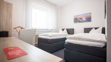 Premium bedding, minibar, desk, free WiFi