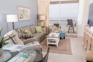 Smart TV, reproductor de DVD, tenis de mesa y libros 