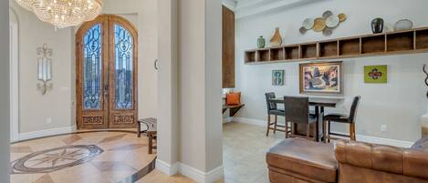 المنشأة من الداخل