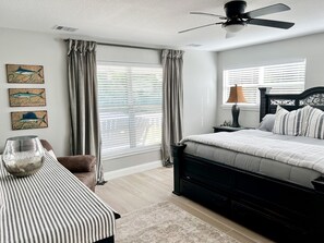 5 bedrooms, desk, travel cot, free WiFi