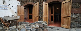 Renovated stone house 6 minutes from Valverde