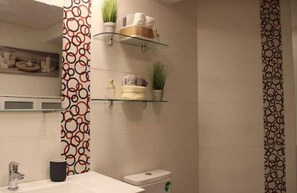 Haartrockner, Handtücher, Toilettenpapier