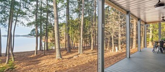 “Our Happy Place” on Lake Hartwell: Ready for you to relax and unwind!