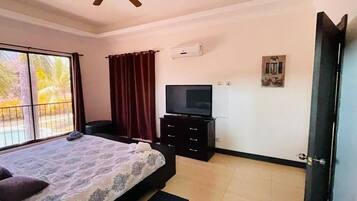 3 habitaciones, cortinas blackout y tabla de planchar con plancha