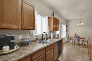 Private kitchen - The Peaceful Point Pavilion (El Paso)